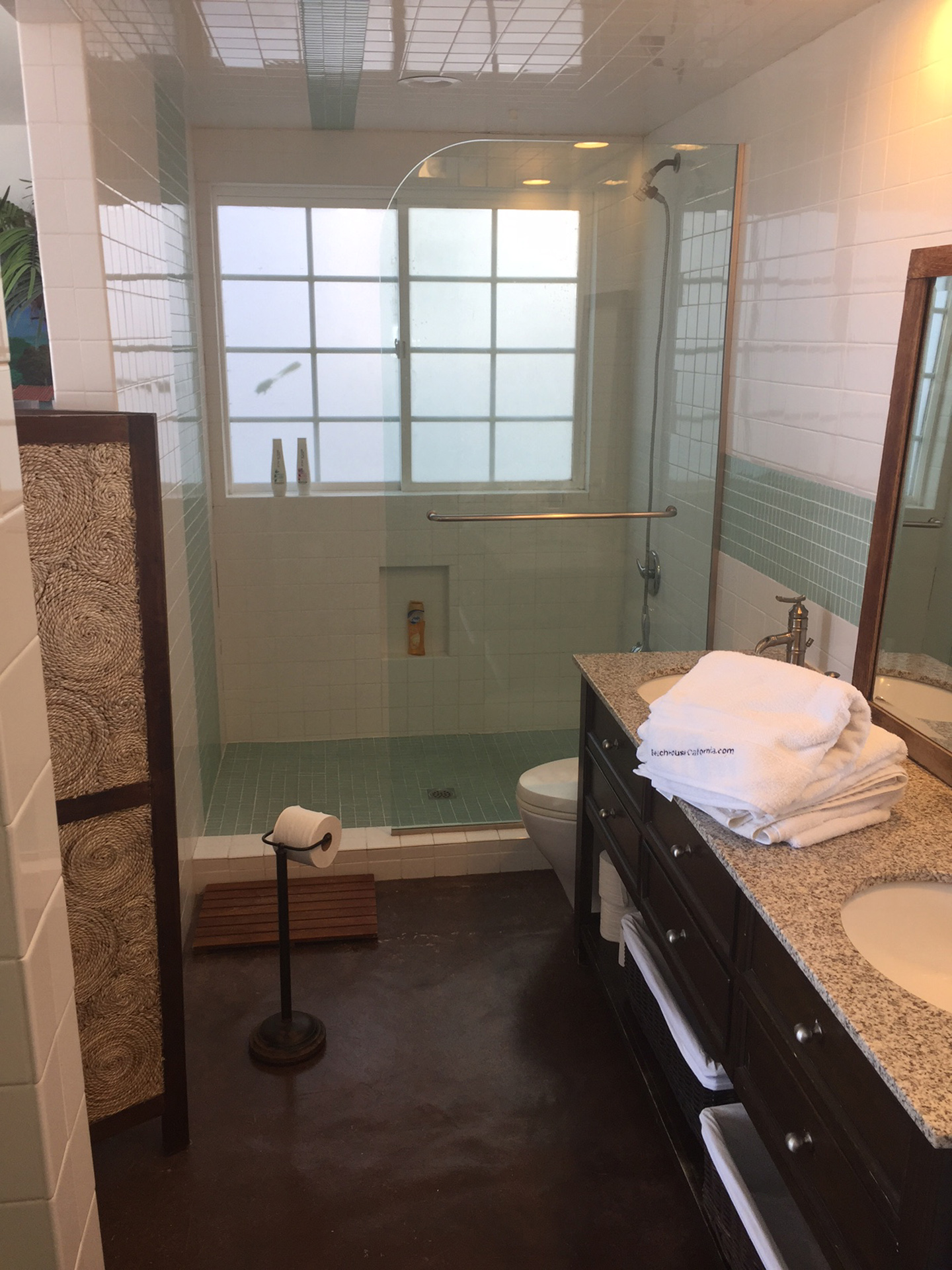 California Beach House bath